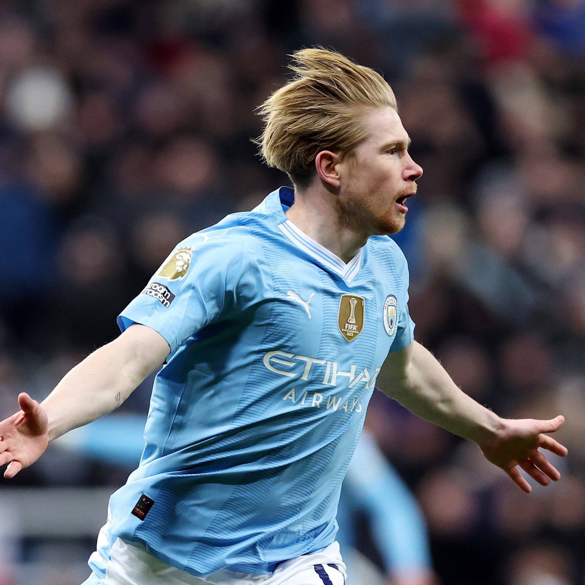 成绩斐然，加斯佩里尼被罗马球迷描绘成魔法师形象画在墙上